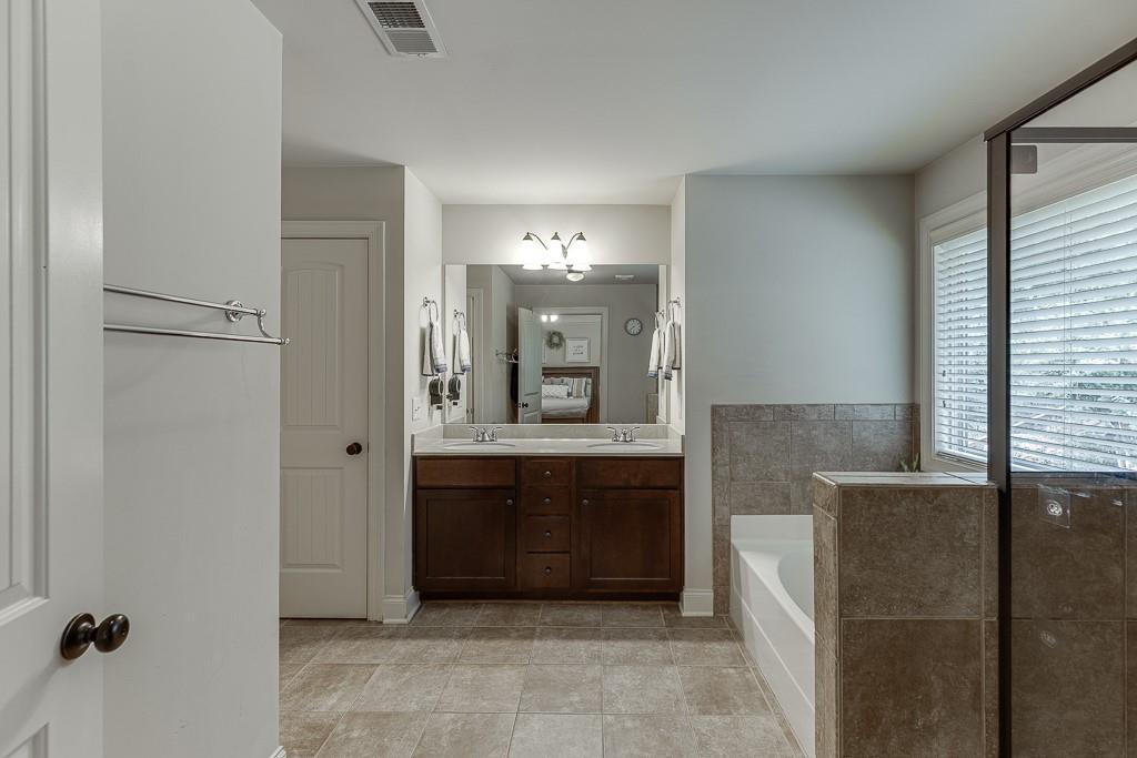 2140 Harvest Ridge Circle Northeast Buford, GA 30519 - Photo 25 of 38 a bathroom with a bathtub and a sink