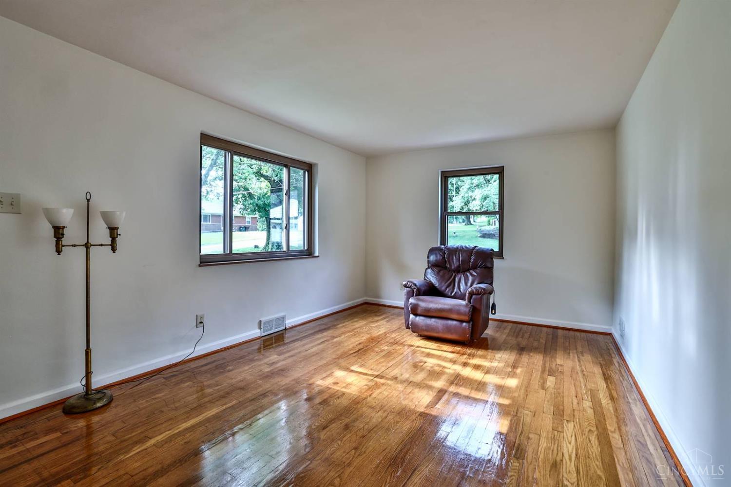 5397 Belclare Road Cincinnati, OH 45247 - Photo 5 of 30 Gallery Image 5