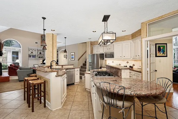 $1,396,000 | 6 Misty Point, The Woodlands, TX 77380