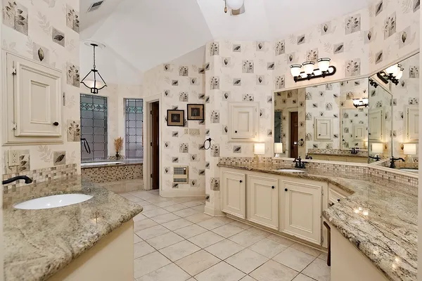 $1,396,000 | 6 Misty Point, The Woodlands, TX 77380