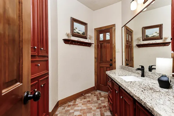 $1,396,000 | 6 Misty Point, The Woodlands, TX 77380