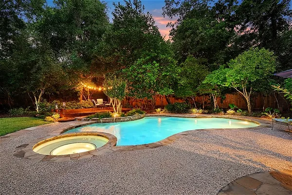 $1,396,000 | 6 Misty Point, The Woodlands, TX 77380