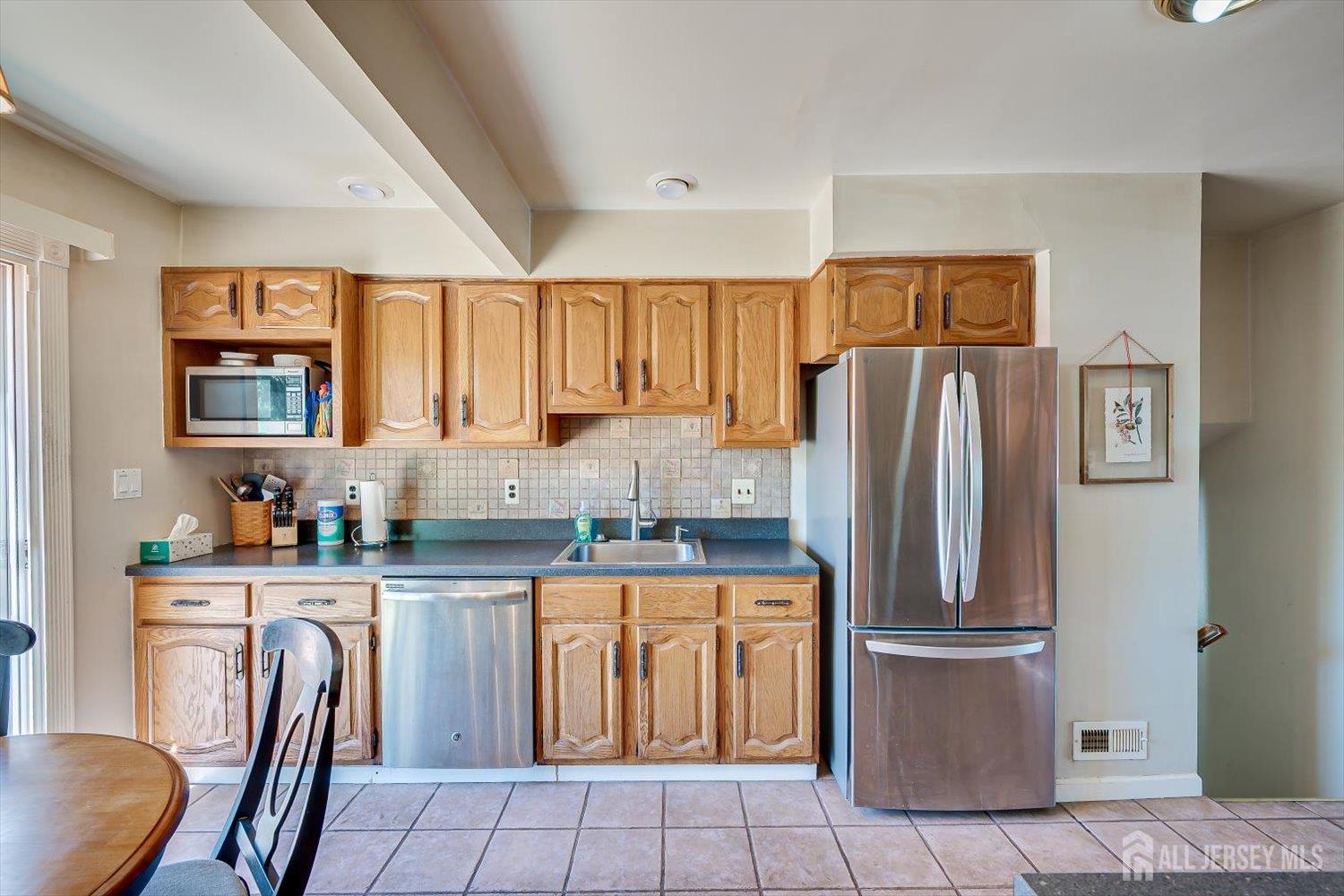 27 Eileen Way Edison, NJ 08837 - Photo 23 of 42