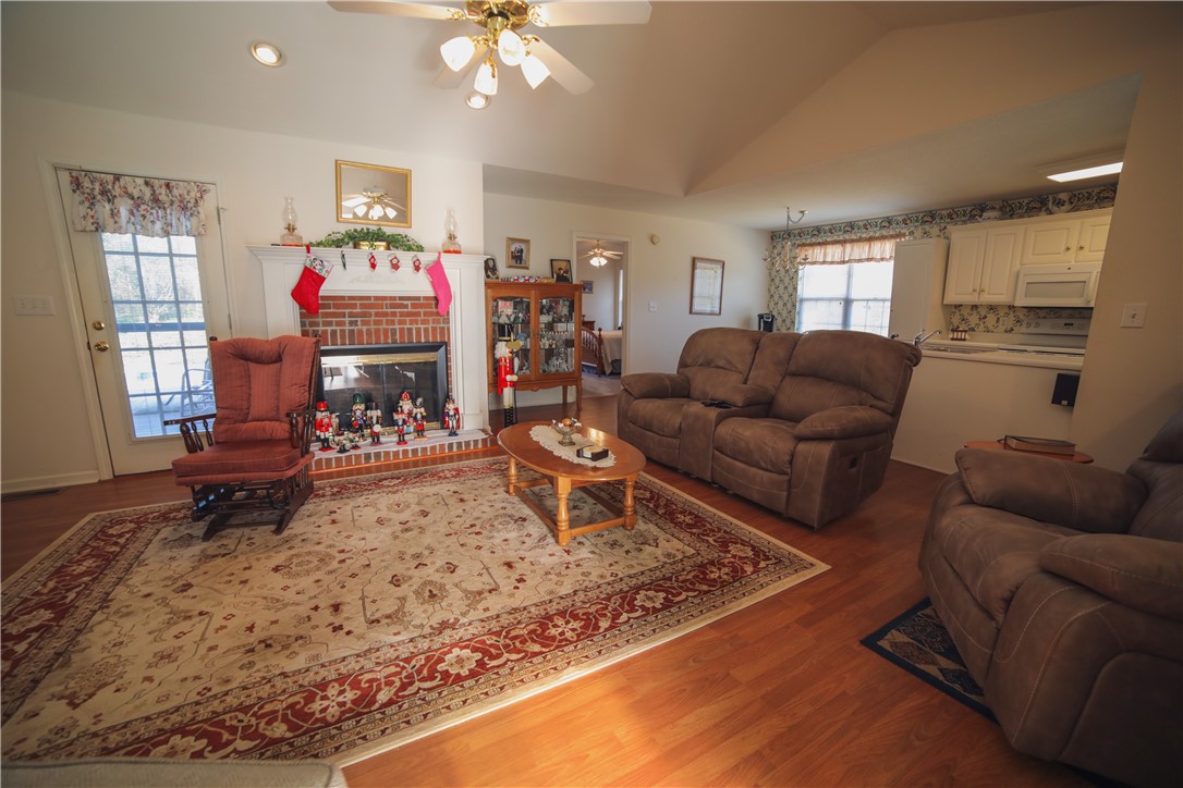 106 Woodbridge Court Anderson, SC 29621 - Photo 3 of 14 Gallery Image 3