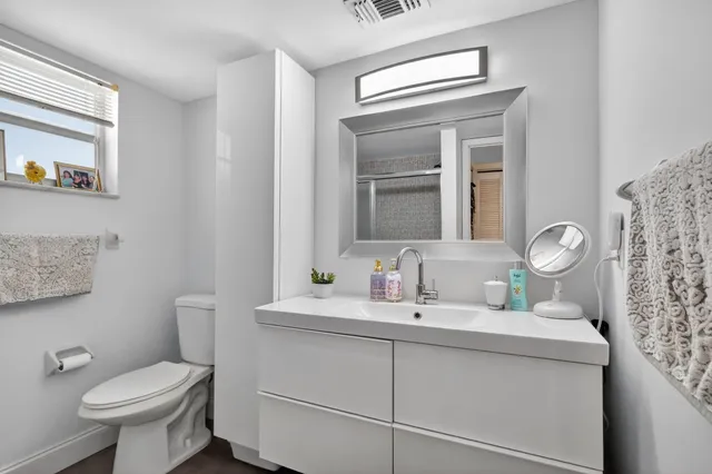 $278,000 | 10 Colonial Club Drive, Unit 305, Boynton Beach, FL 33435