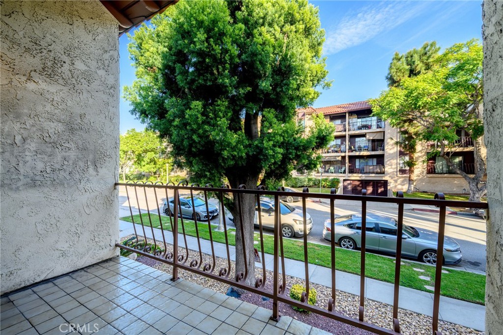 323 North Jackson Street, Unit 119 Glendale, CA 91206 - Photo 9 of 34 a view of a house with a street view