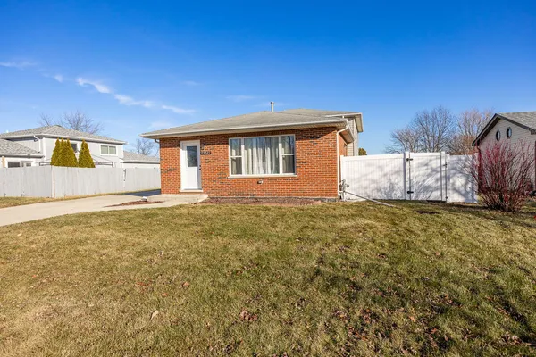 a front view of house with yard