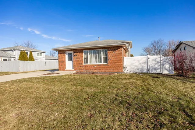 a front view of house with yard