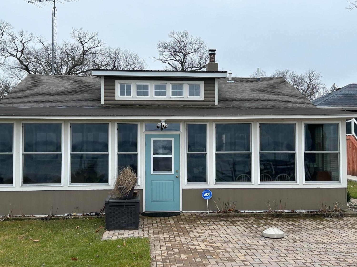 a view of front a house with a yard