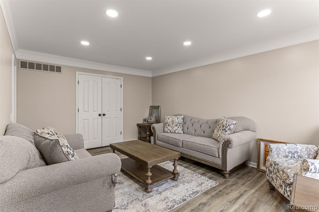 46954 Mornington Road Canton, MI 48188 - Photo 21 of 63