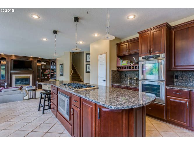 995 Southwest Hoffman Road West Linn, OR 97068 - Photo 8 of 28 Gallery Image 8