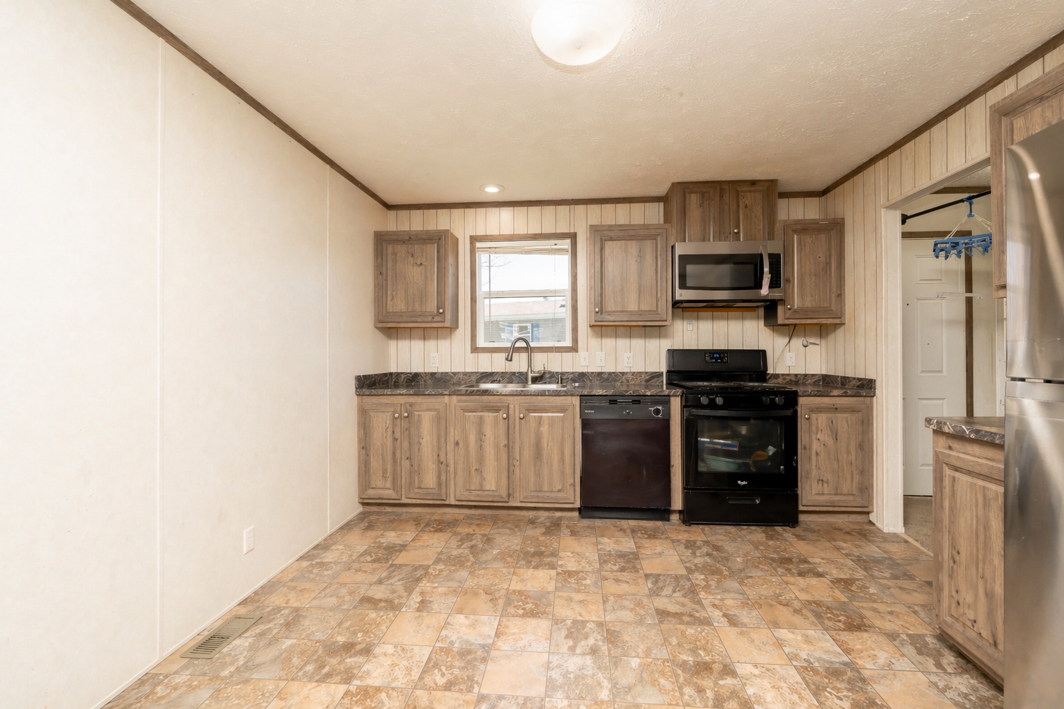 923 Hamlet Circle Lakeville, MN 55044 - Photo 6 of 14