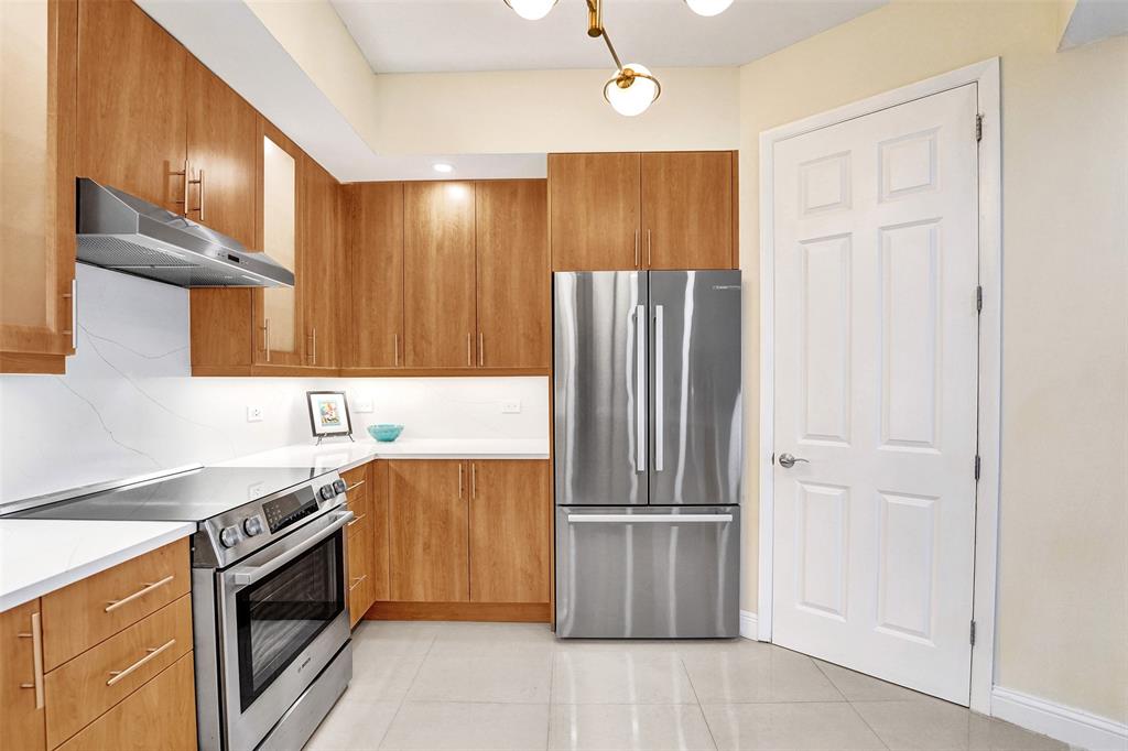 2617 Northeast 14th Avenue, Unit 507 Wilton Manors, FL 33334 - Photo 13 of 65 a kitchen with a refrigerator sink and stove