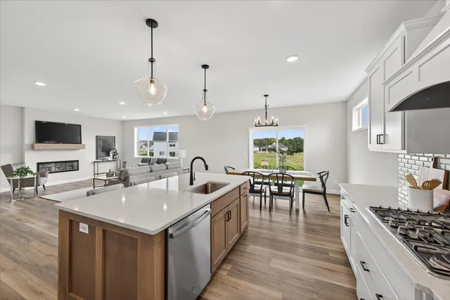 $600,000 | 900 Greywood Boulevard Southwest, Delano, MN 55328