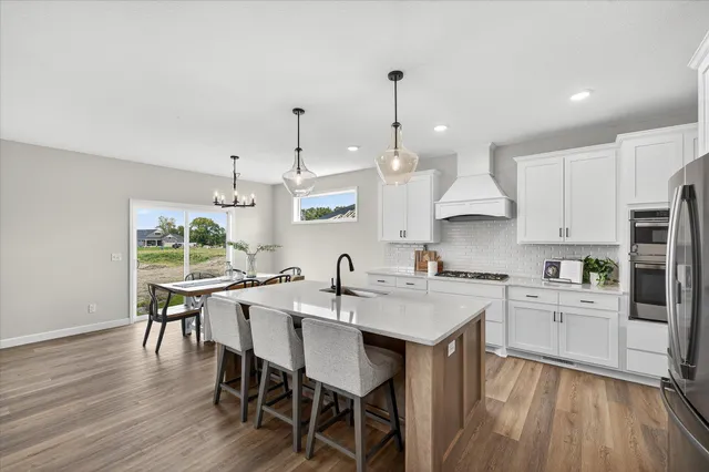 $600,000 | 900 Greywood Boulevard Southwest, Delano, MN 55328