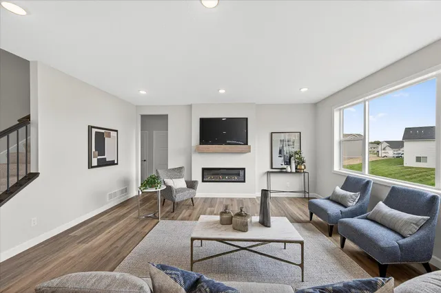 $600,000 | 900 Greywood Boulevard Southwest, Delano, MN 55328