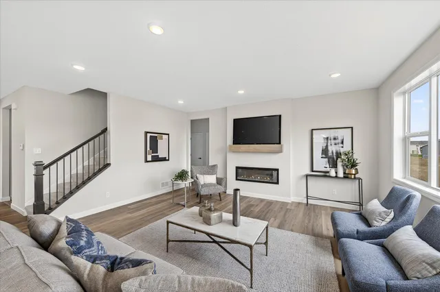 $600,000 | 900 Greywood Boulevard Southwest, Delano, MN 55328