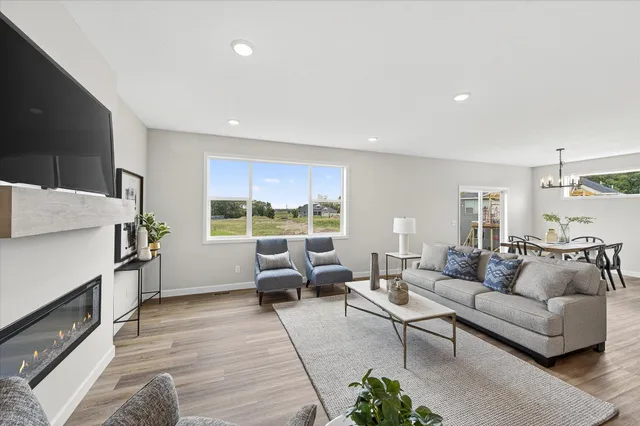 $600,000 | 900 Greywood Boulevard Southwest, Delano, MN 55328