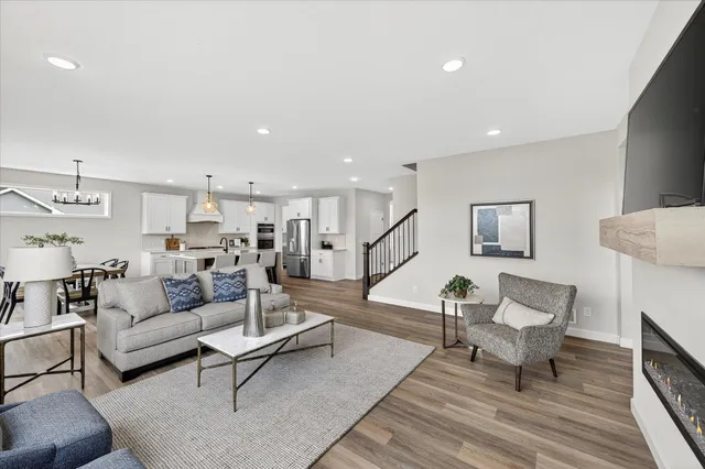 $600,000 | 900 Greywood Boulevard Southwest, Delano, MN 55328