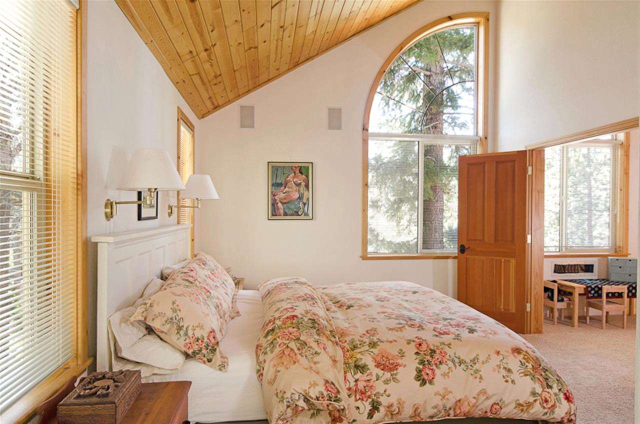 11432 Sun Valley Road Truckee, CA 96161 - Photo 8 of 14 Gallery Image 8