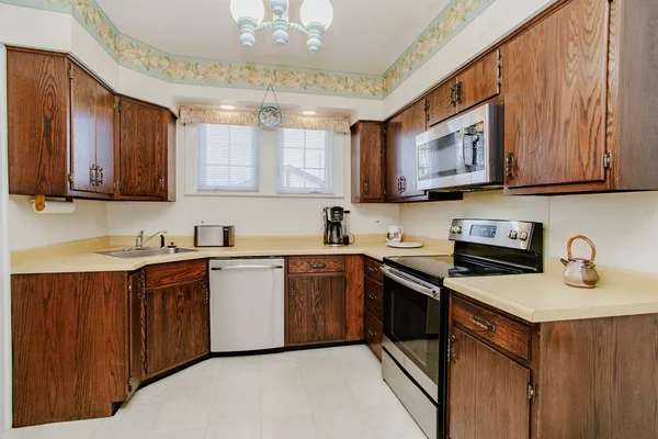 $549,000 | 6176 North Nassau Avenue, Chicago, IL 60631