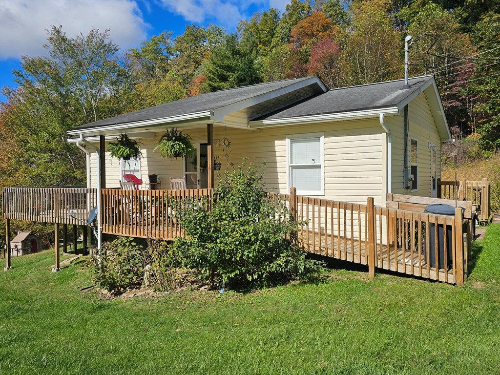 427 Scenic Road Raven, VA 24639 - Photo 17 of 29 Gallery Image 17