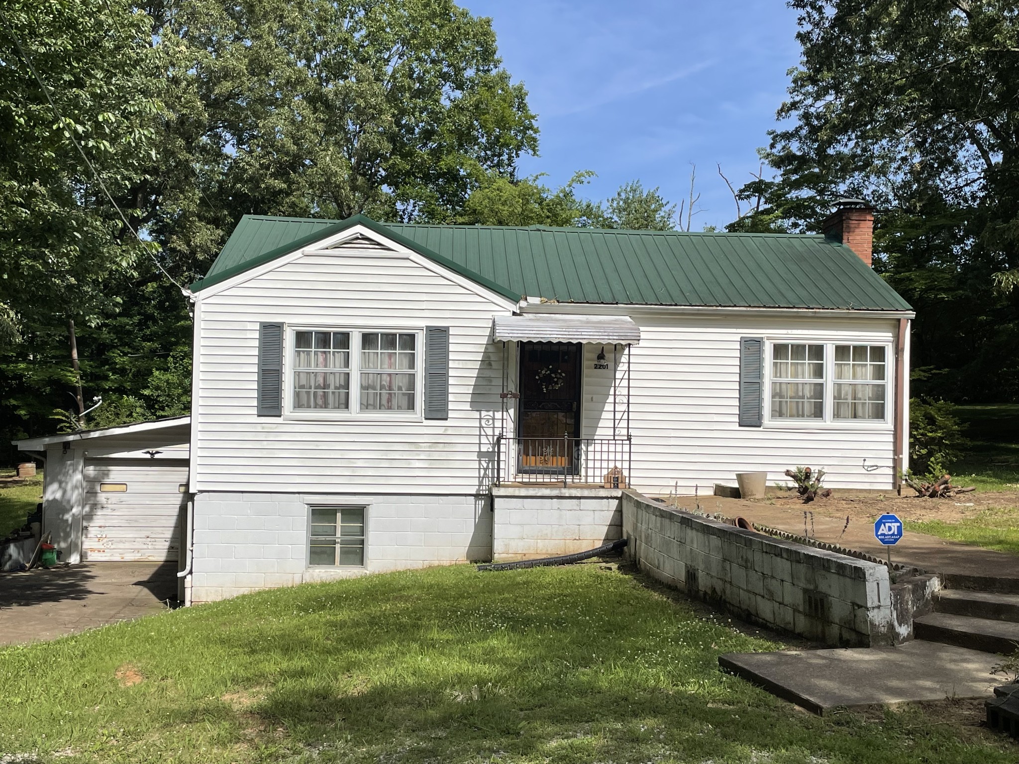 2201 Trenton Road Clarksville, TN 37040 - Photo 1 of 9 Gallery Image 1