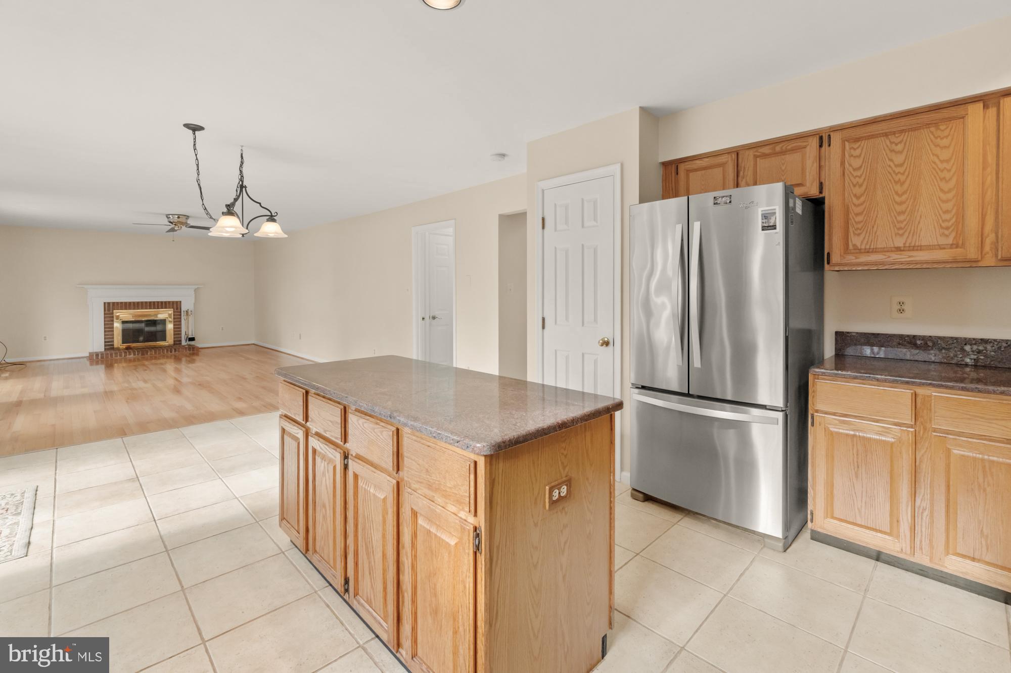 16908 Hoskinson Road Poolesville, MD 20837 - Photo 28 of 72 a kitchen with stainless steel appliances granite countertop a refrigerator a stove and a sink