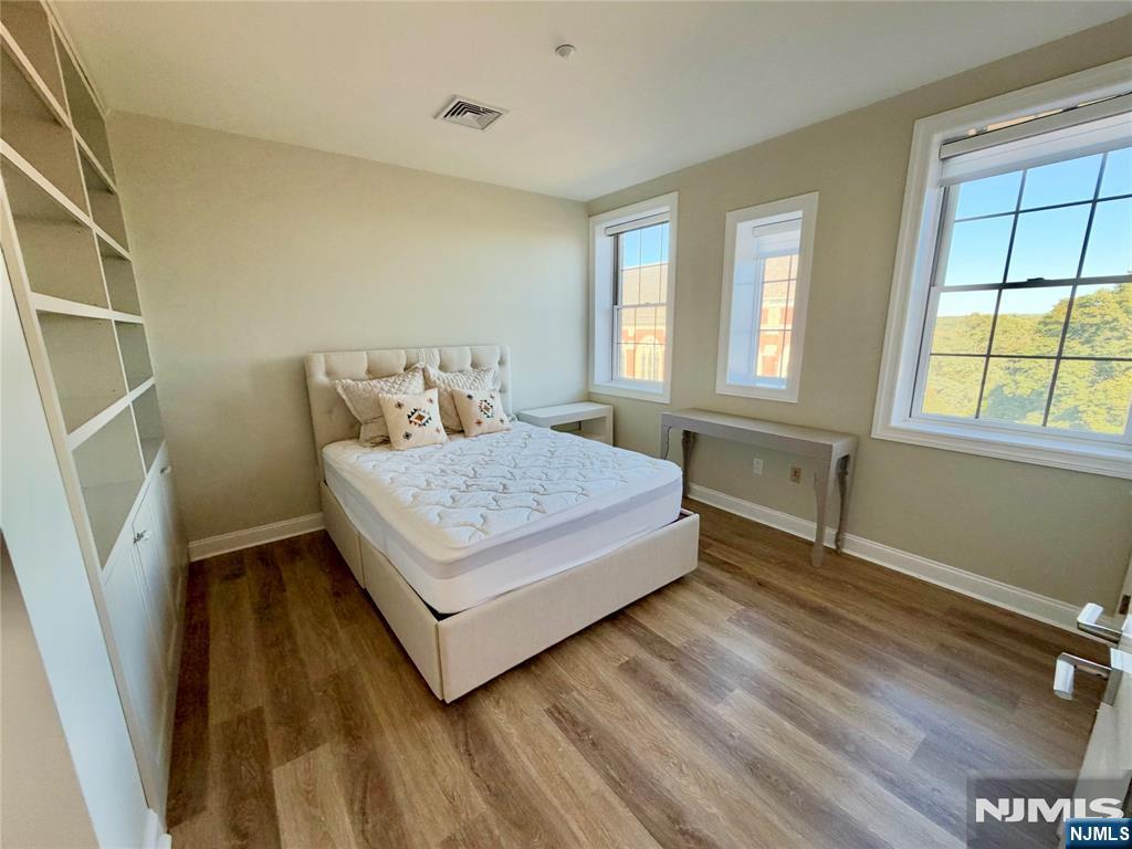 3501 Rio Vista Drive Mahwah, NJ 07430 - Photo 14 of 27 Gallery Image 14