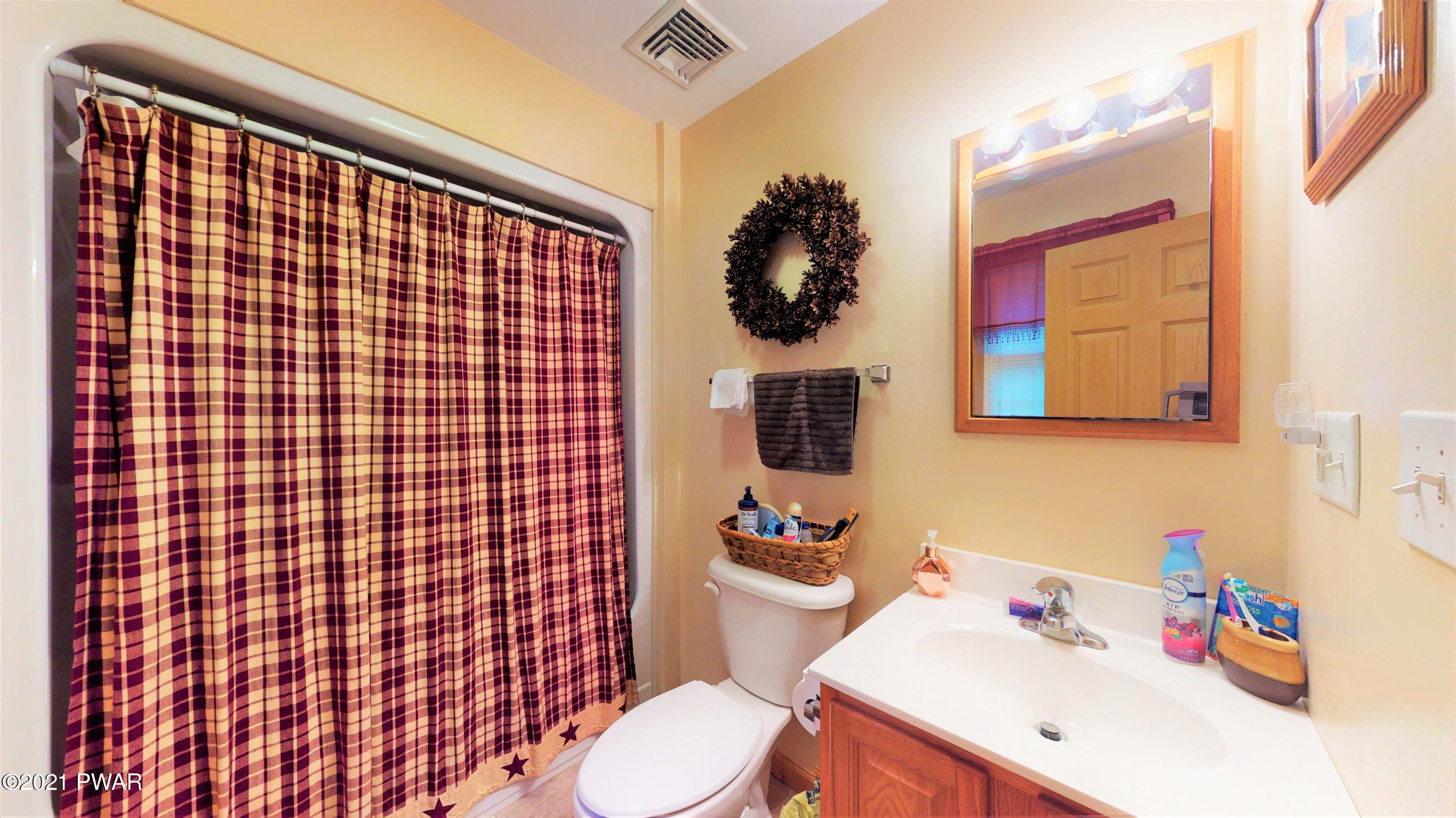 112 Neversink Road Shohola, PA 18458 - Photo 9 of 44 Feature Photo: Master Bathroom Suite
