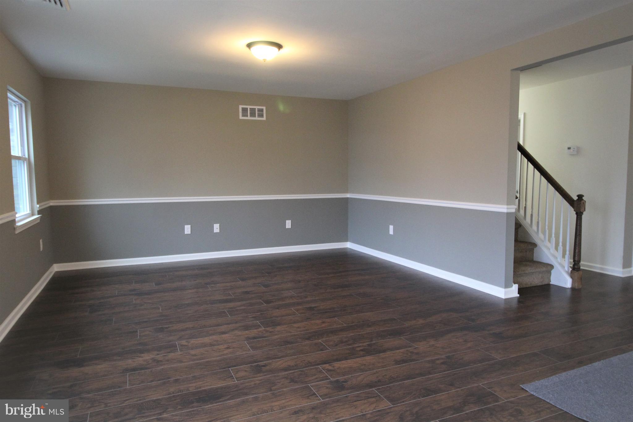 34 Sycamore Road Levittown, PA 19056 - Photo 14 of 31 Large Family Room/ Living Room