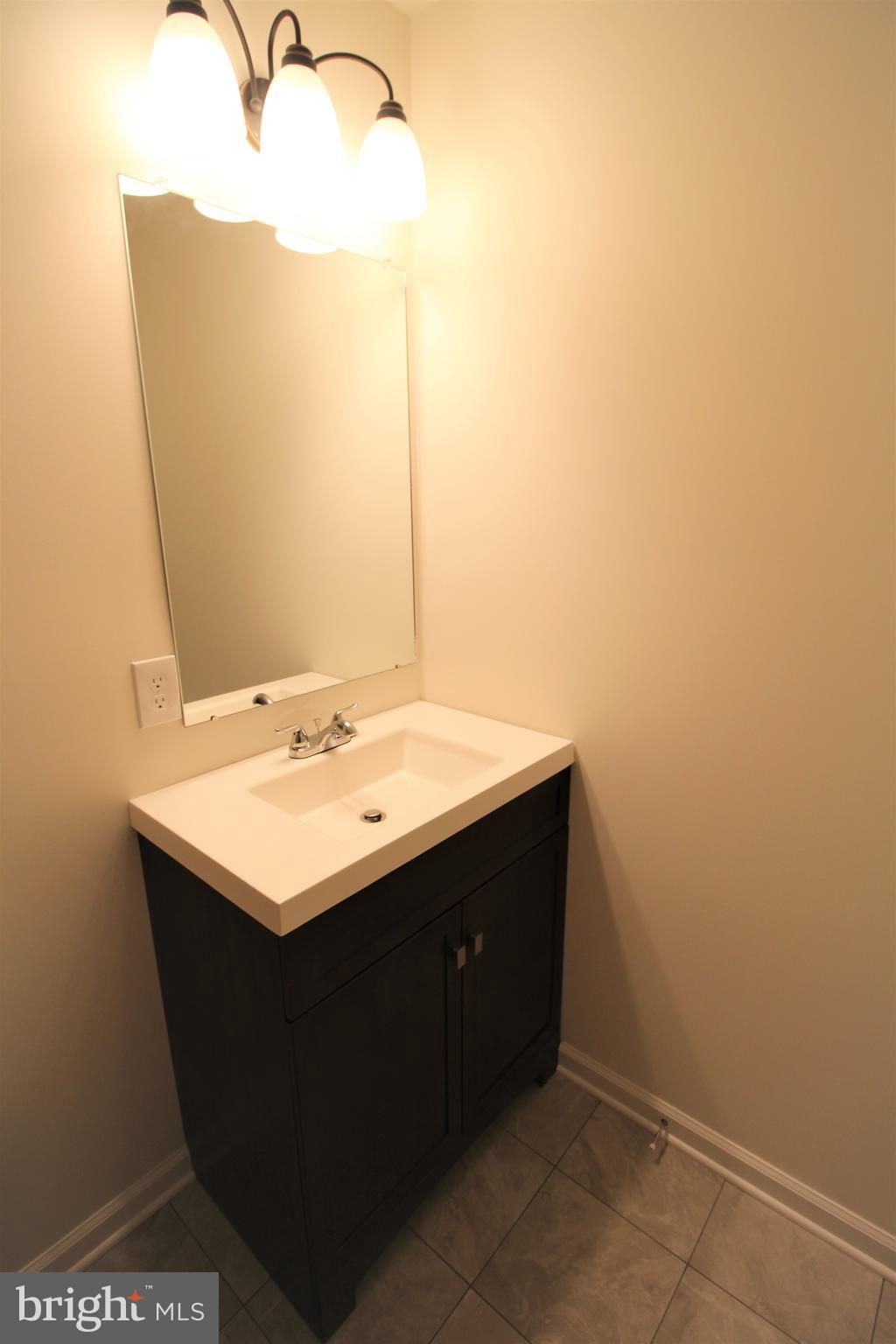 34 Sycamore Road Levittown, PA 19056 - Photo 16 of 31 Master Suite Vanity