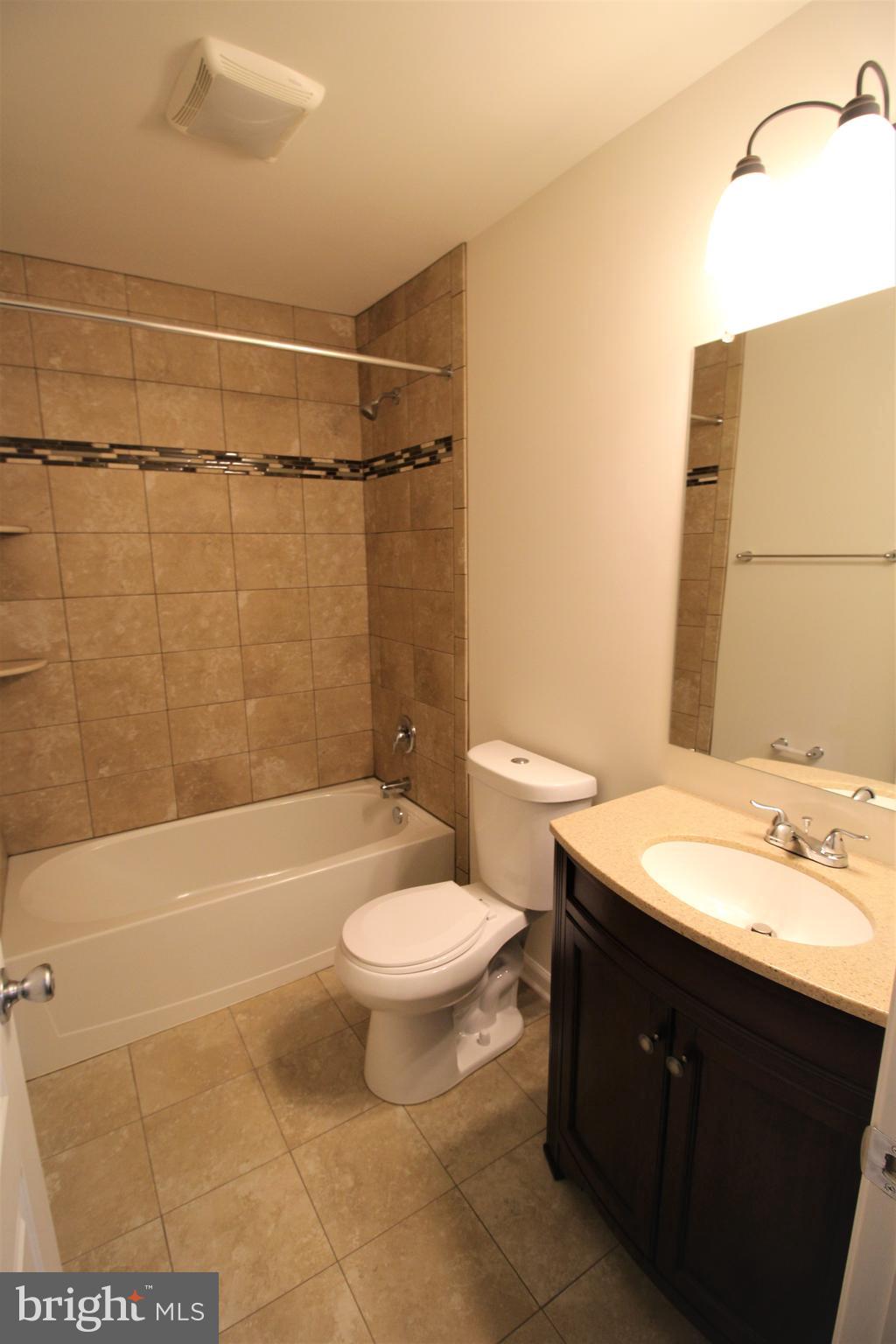 34 Sycamore Road Levittown, PA 19056 - Photo 18 of 31 Main Level Hallway Bathroom