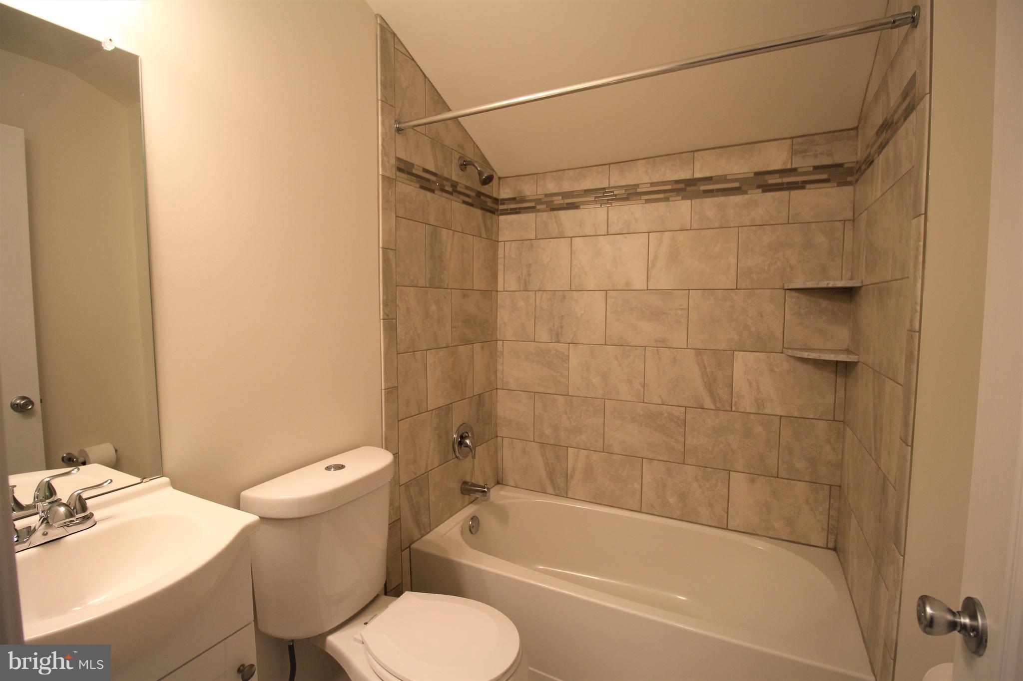 34 Sycamore Road Levittown, PA 19056 - Photo 26 of 31 2nd Level Full bath