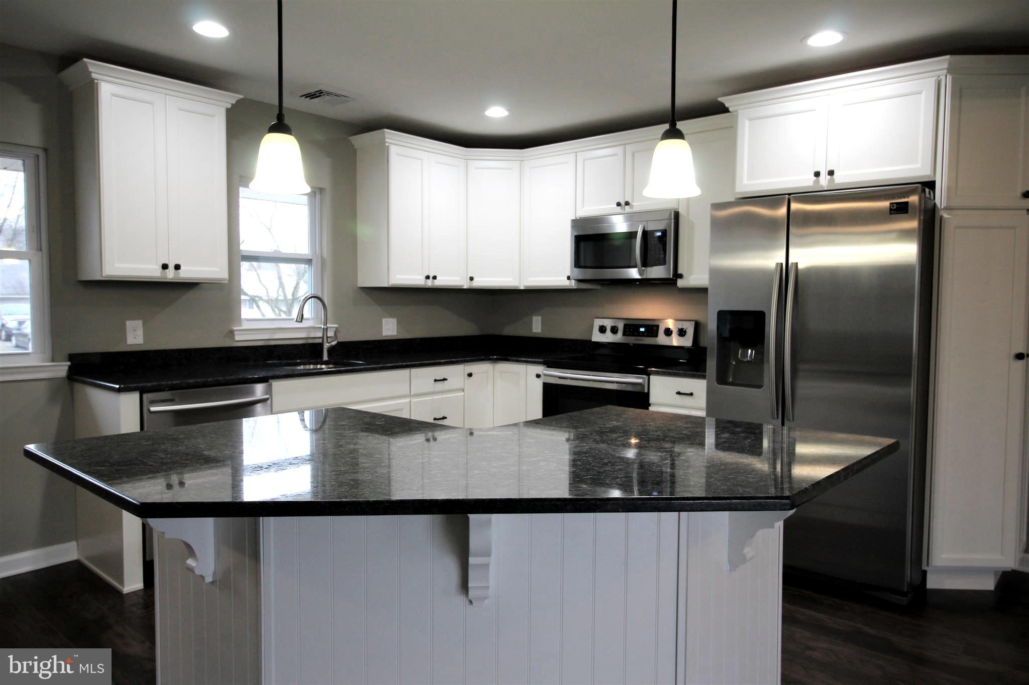 34 Sycamore Road Levittown, PA 19056 - Photo 7 of 31 Kitchen Island Seating for 4-5 People