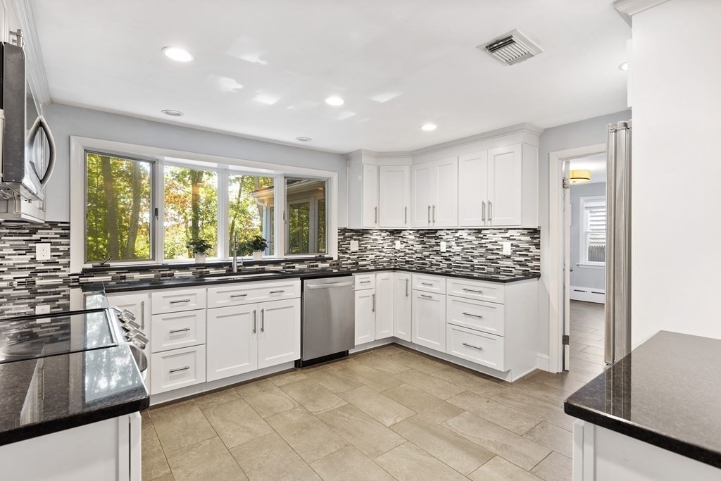 18 Greensboro Road Dedham, MA 02026 - Photo 6 of 36