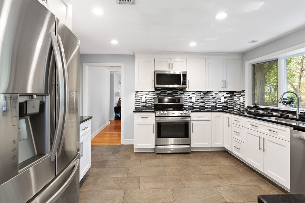 18 Greensboro Road Dedham, MA 02026 - Photo 7 of 36