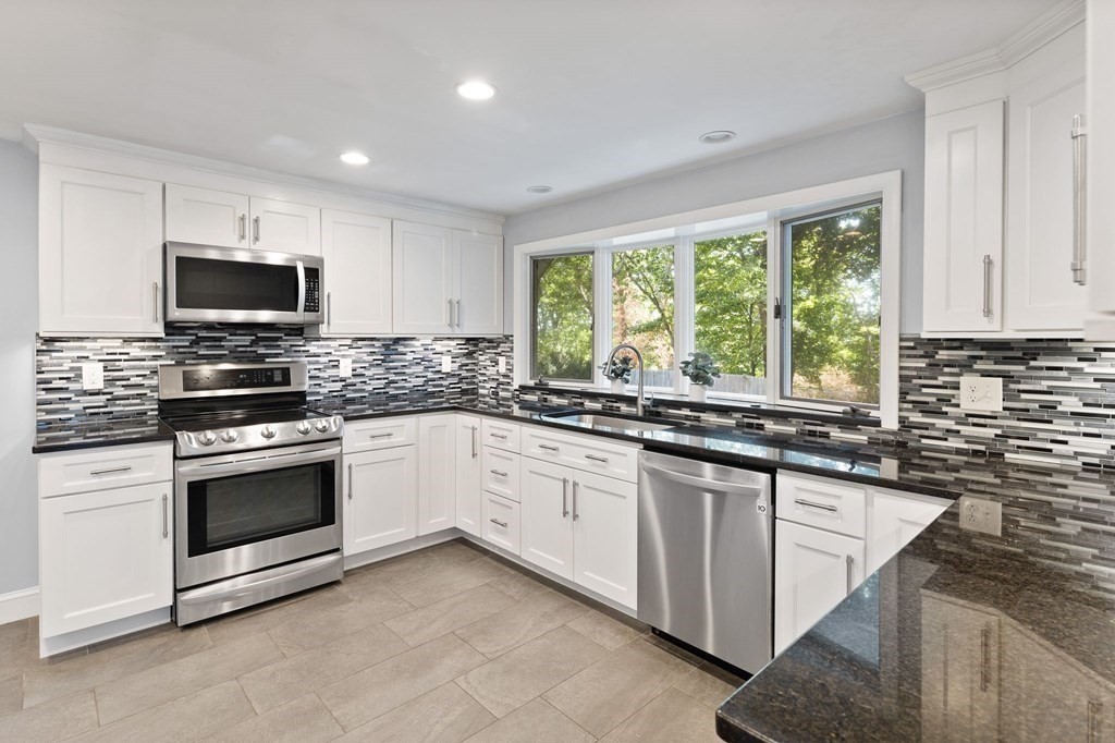 18 Greensboro Road Dedham, MA 02026 - Photo 8 of 36