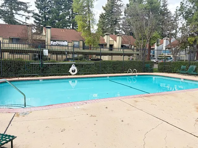 $259,900 | 750 Del Verde Circle, Unit 1, Sacramento, CA 95833