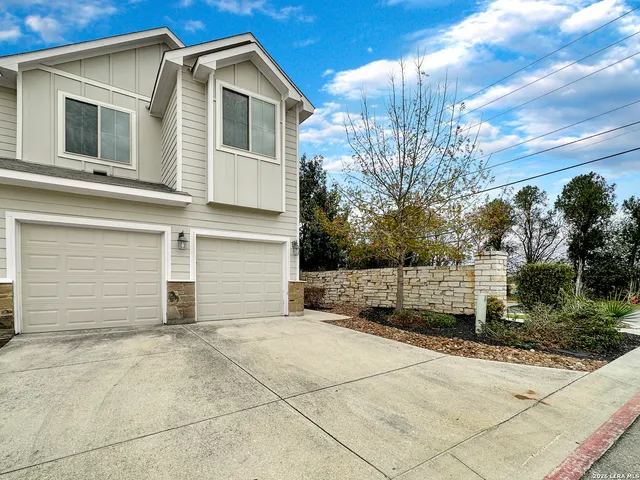 $295,000 | 712 Gristmill Drive, Unit 18B, New Braunfels, TX 78130