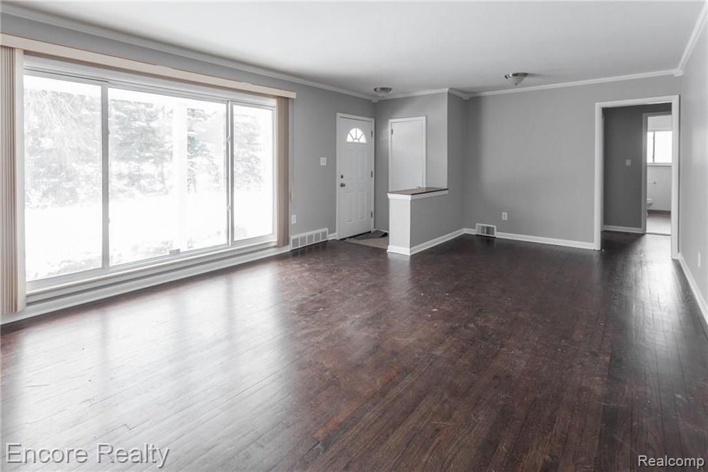 28240 Farmington Road Farmington Hills, MI 48334 - Photo 8 of 22
