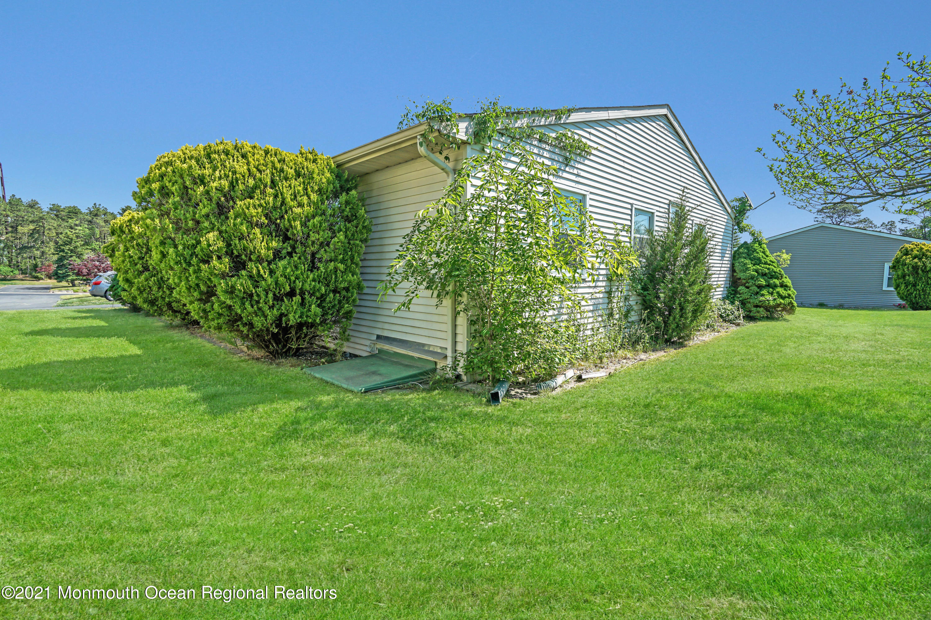 44 Churchill Road, Unit 71 Whiting, NJ 08759 - Photo 3 of 17 a view of a back yard of the house