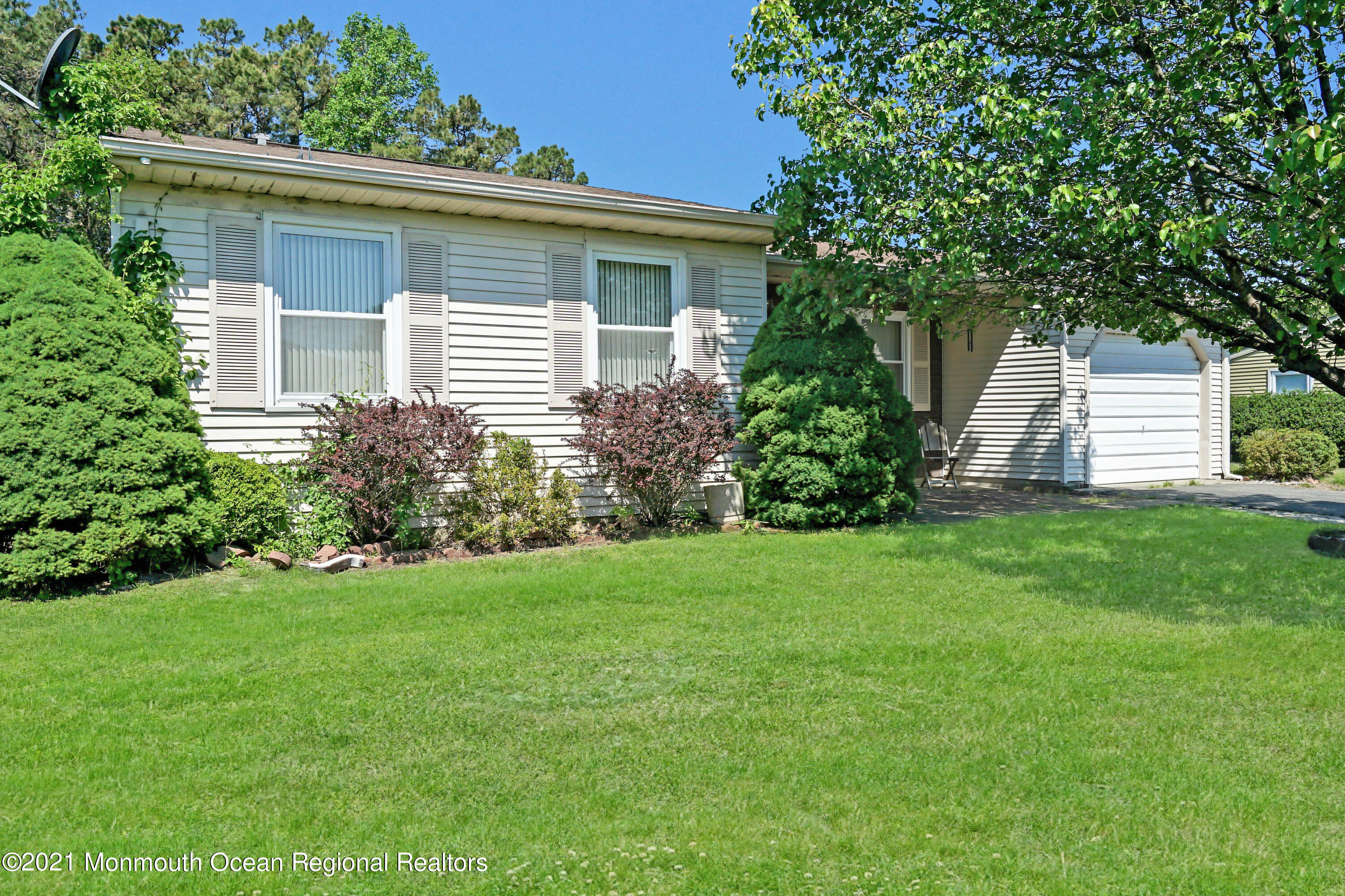 44 Churchill Road, Unit 71 Whiting, NJ 08759 - Photo 5 of 17 a view of a house with yard and a tree
