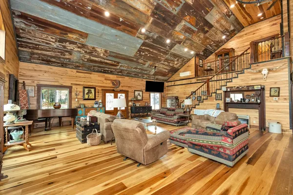 $799,900 | 700 Kincaid Road, Minor Hill, TN 38473