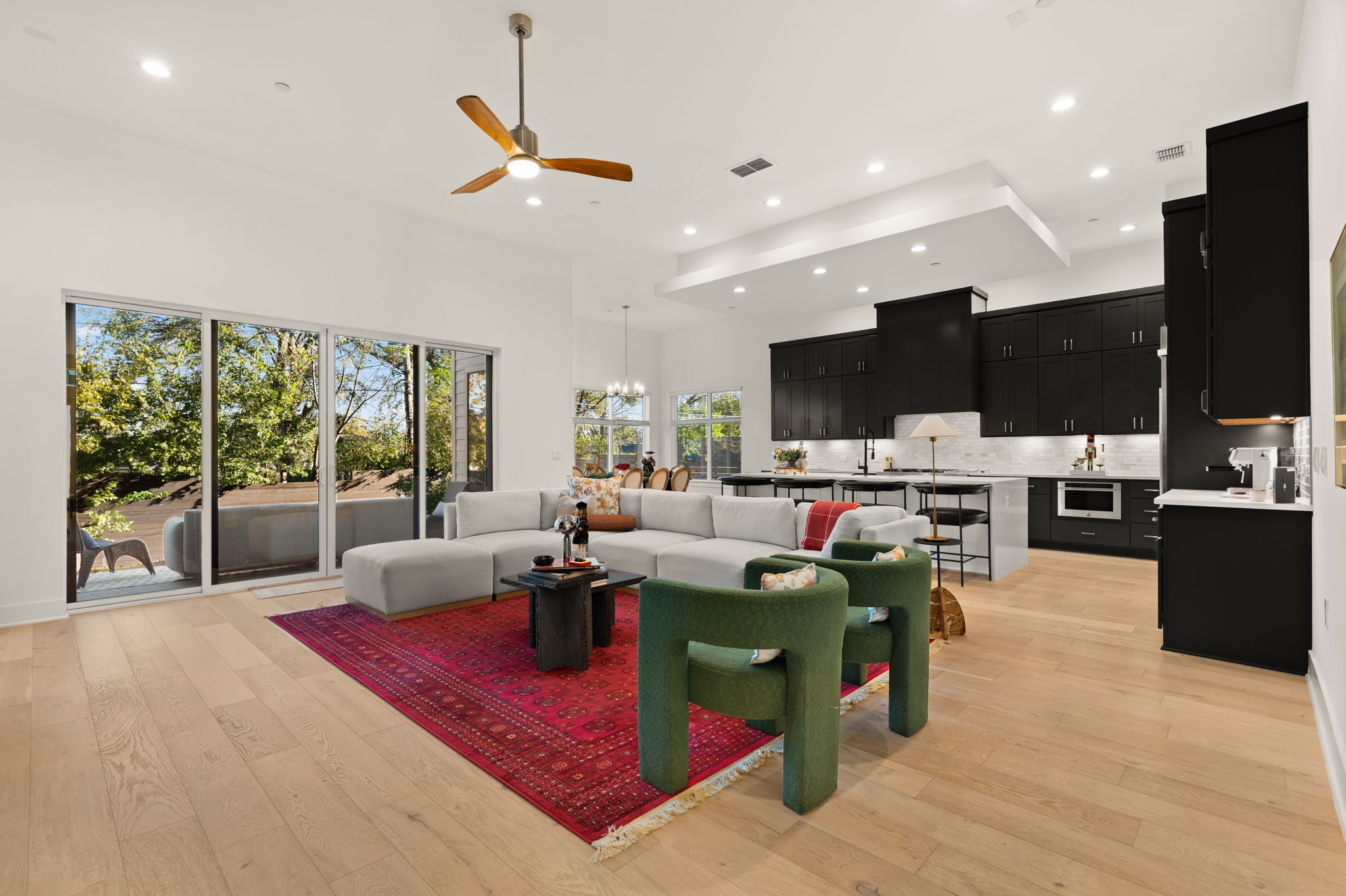 4003 Independent Way, Unit 182 Austin, TX 78731 - Photo 4 of 40 a living room with furniture kitchen view and a large window