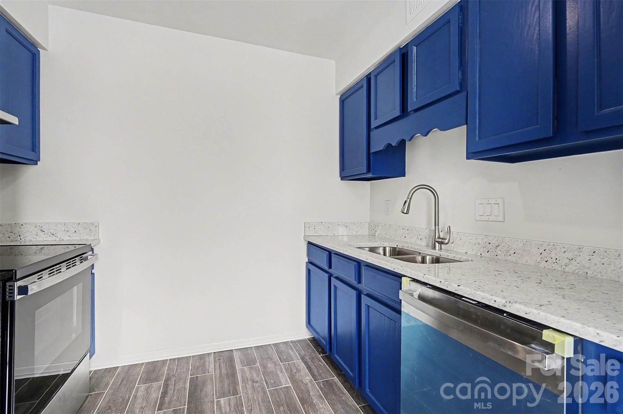 6148 Heath Ridge Court Charlotte, NC 28210 - Photo 15 of 27 a kitchen with a sink cabinets and appliances