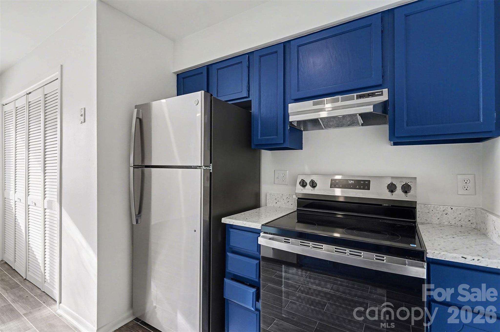 6148 Heath Ridge Court Charlotte, NC 28210 - Photo 17 of 27 a kitchen with a refrigerator and a stove top oven