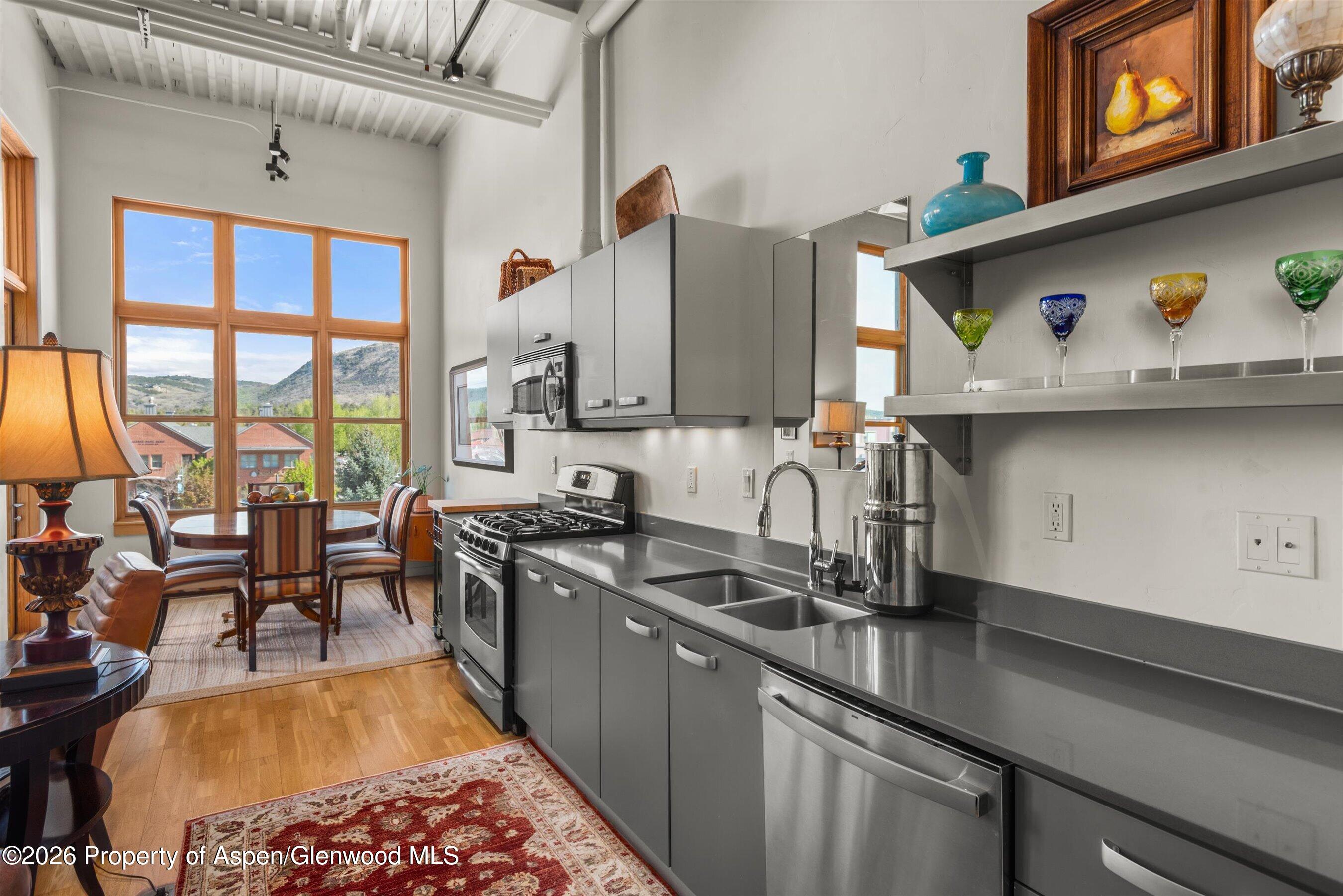 231 Robinson Street, Unit R318 Basalt, CO 81621 - Photo 5 of 23 Dining area