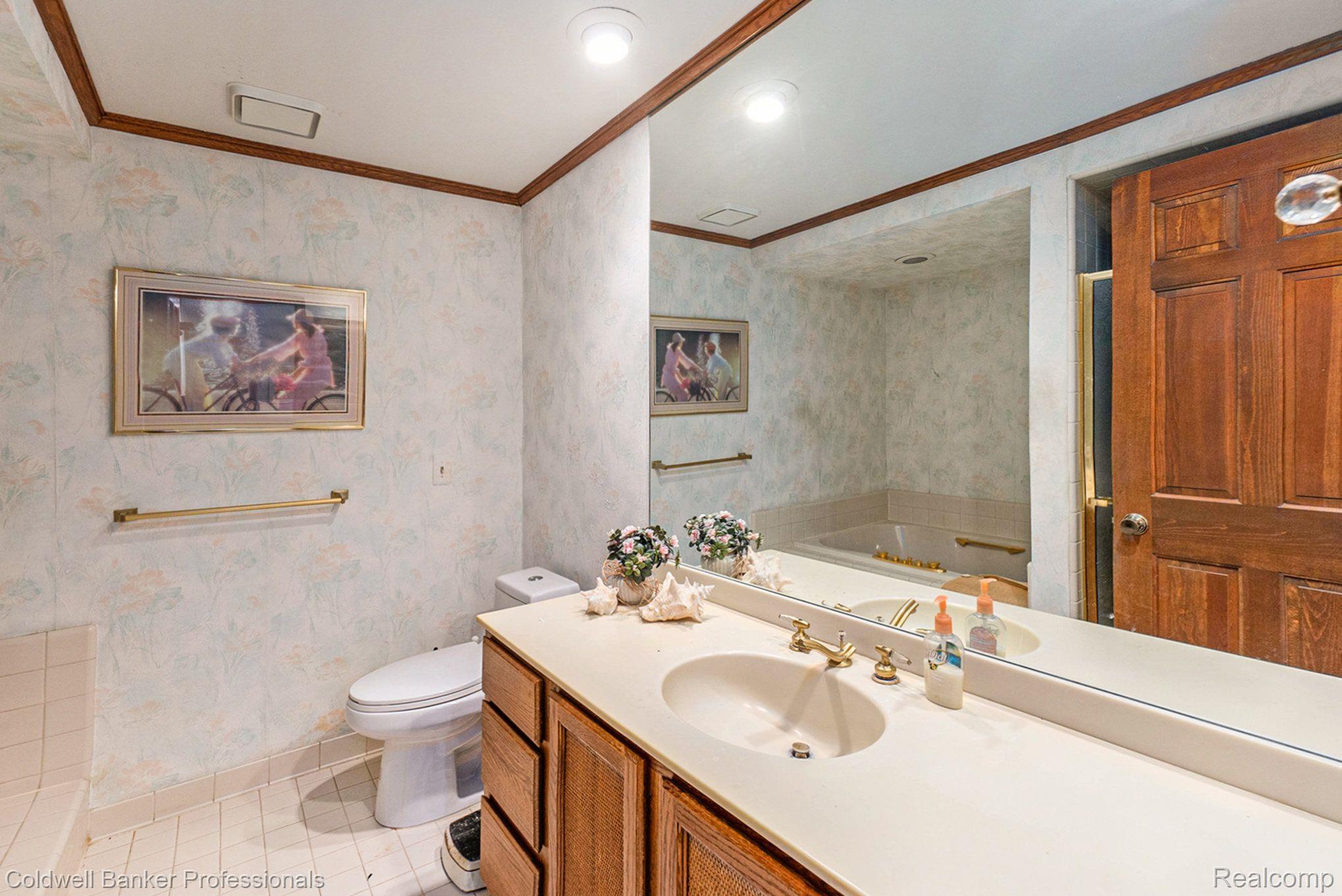 1754 Thomas Rochester, MI 48309 - Photo 21 of 36 Gallery Image 21