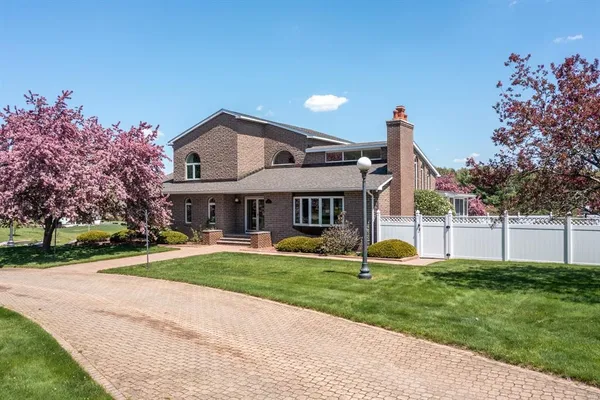 $899,900 | 524 Wauregan Road, Brooklyn, CT 06234